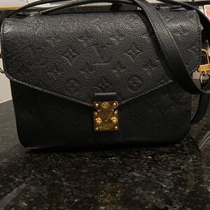 Black Louis Vuitton Pochette Métis Women's Bag
